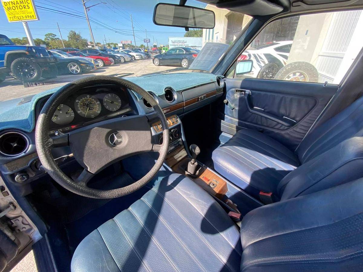 Mercedes-benz-benz-240-diesel-1983-silver-7