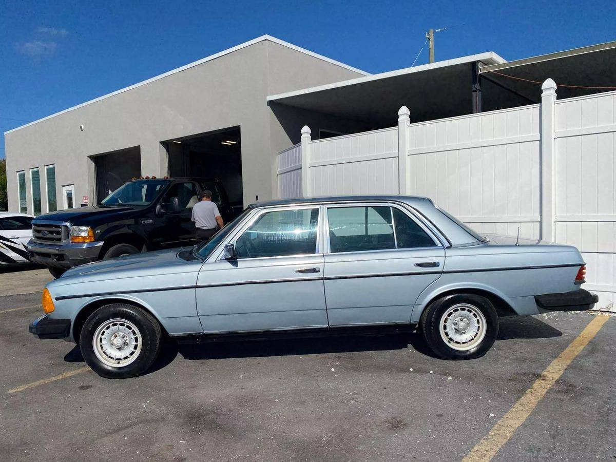 Mercedes-benz-benz-240-diesel-1983-silver-8