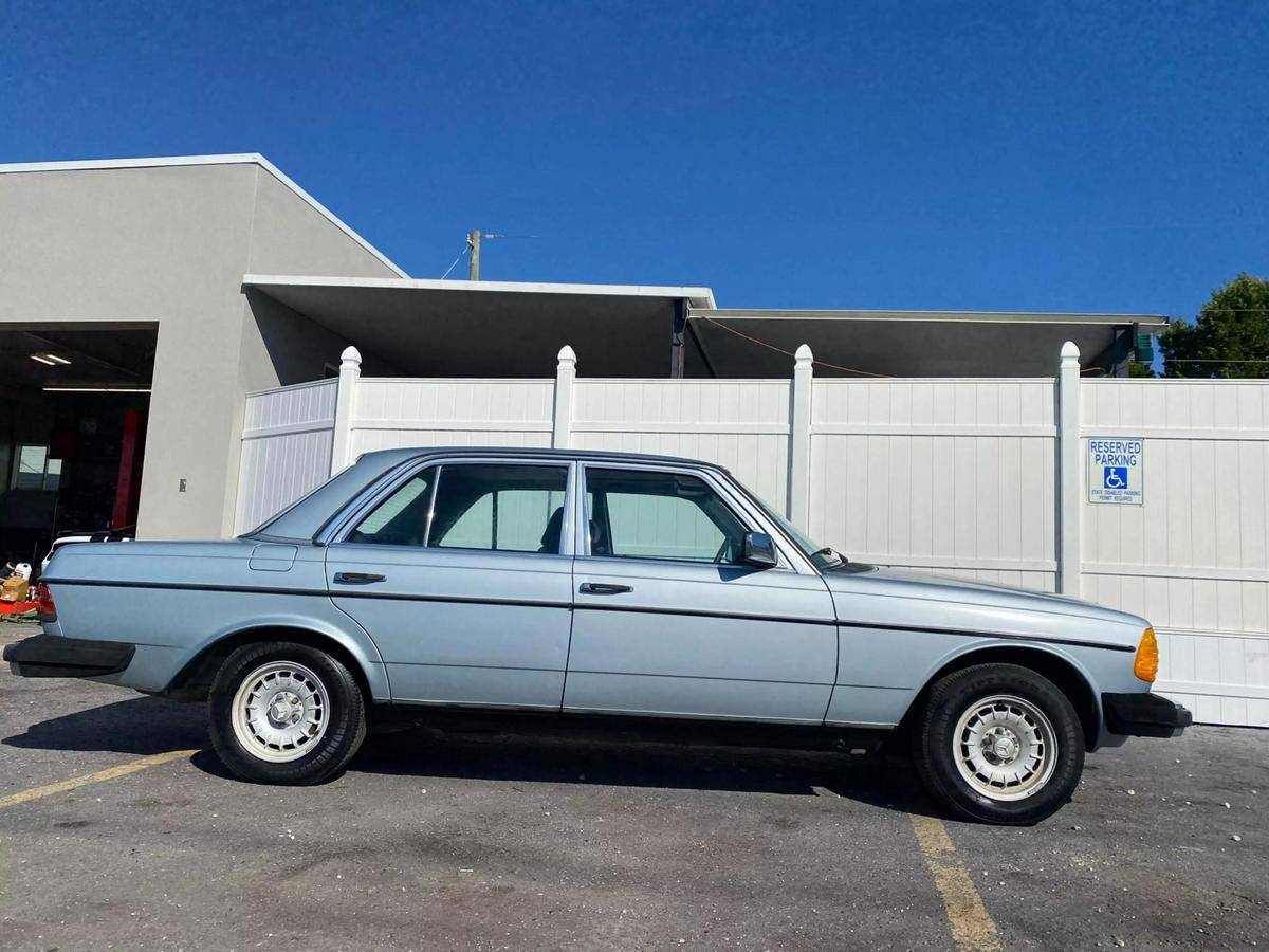 Mercedes-benz-benz-240-diesel-1983-silver-9