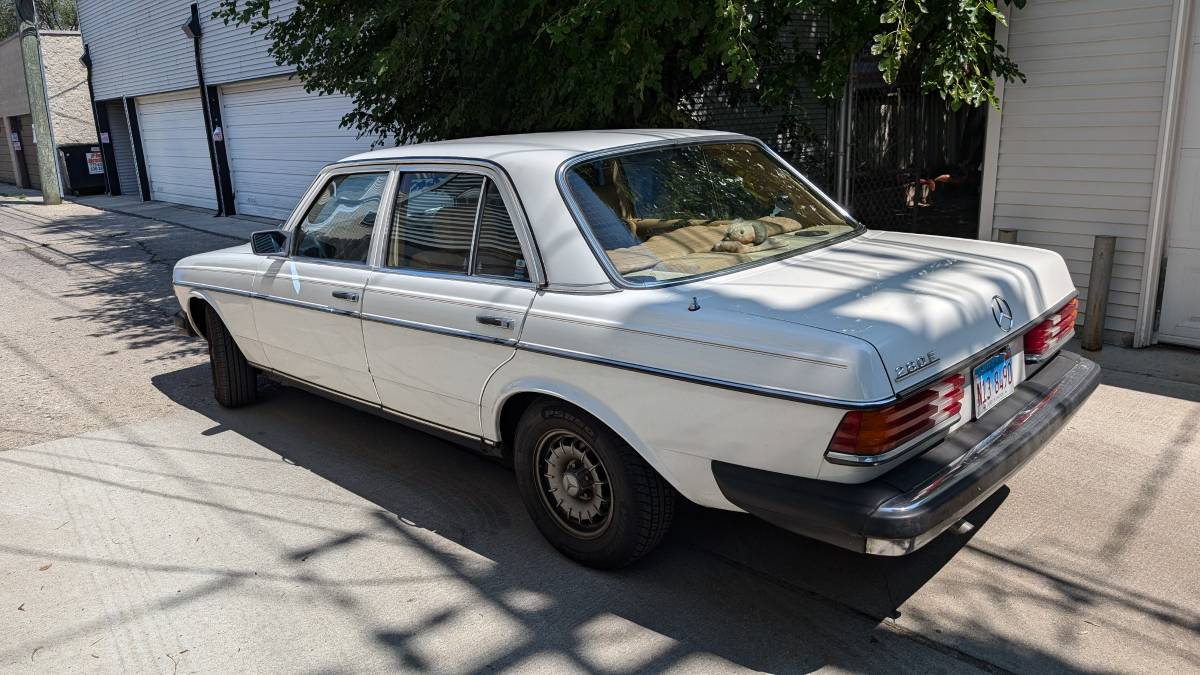 Mercedes-benz-benz-280e-1980-white-10