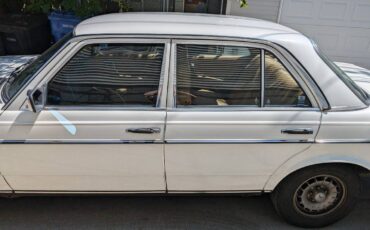 Mercedes-benz-benz-280e-1980-white-12