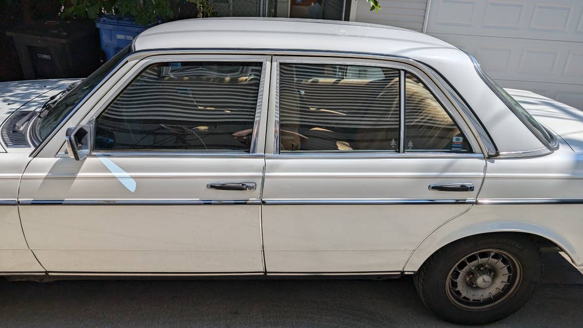 Mercedes-benz-benz-280e-1980-white-12