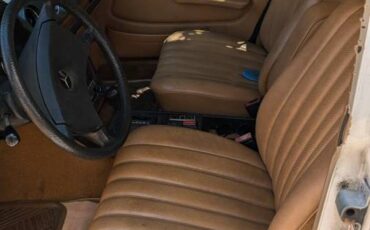 Mercedes-benz-benz-280e-1980-white-17