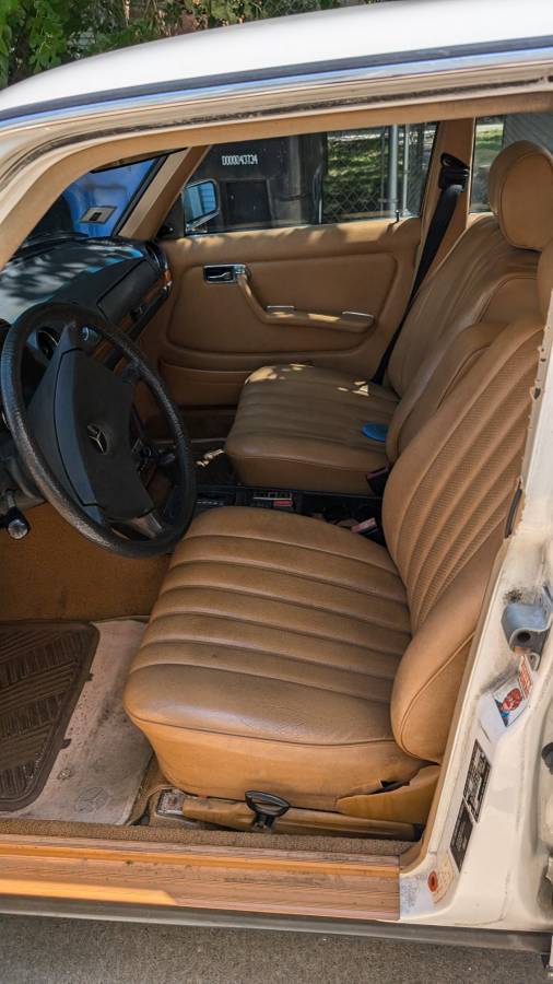 Mercedes-benz-benz-280e-1980-white-17