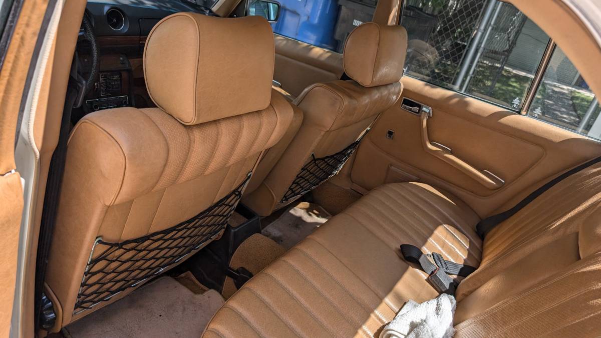 Mercedes-benz-benz-280e-1980-white-19