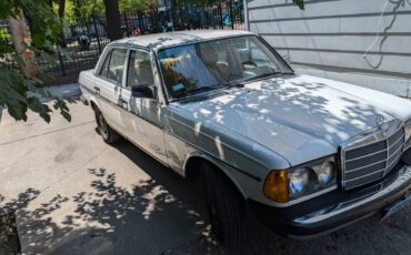 Mercedes-benz-benz-280e-1980-white-4