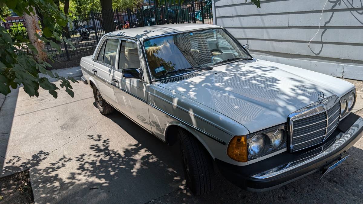 Mercedes-benz-benz-280e-1980-white-4
