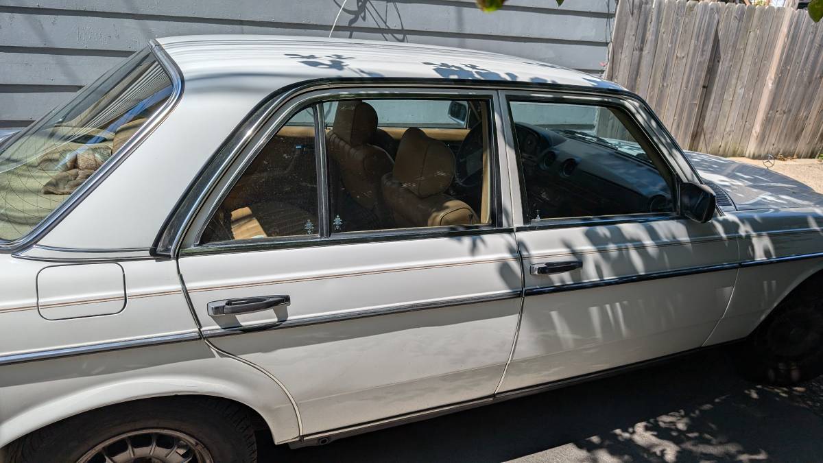 Mercedes-benz-benz-280e-1980-white-6