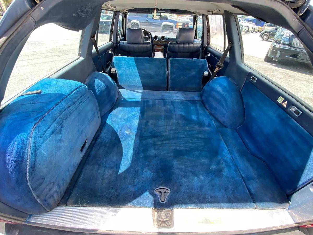 Mercedes-benz-benz-300-diesel-1983-blue-14