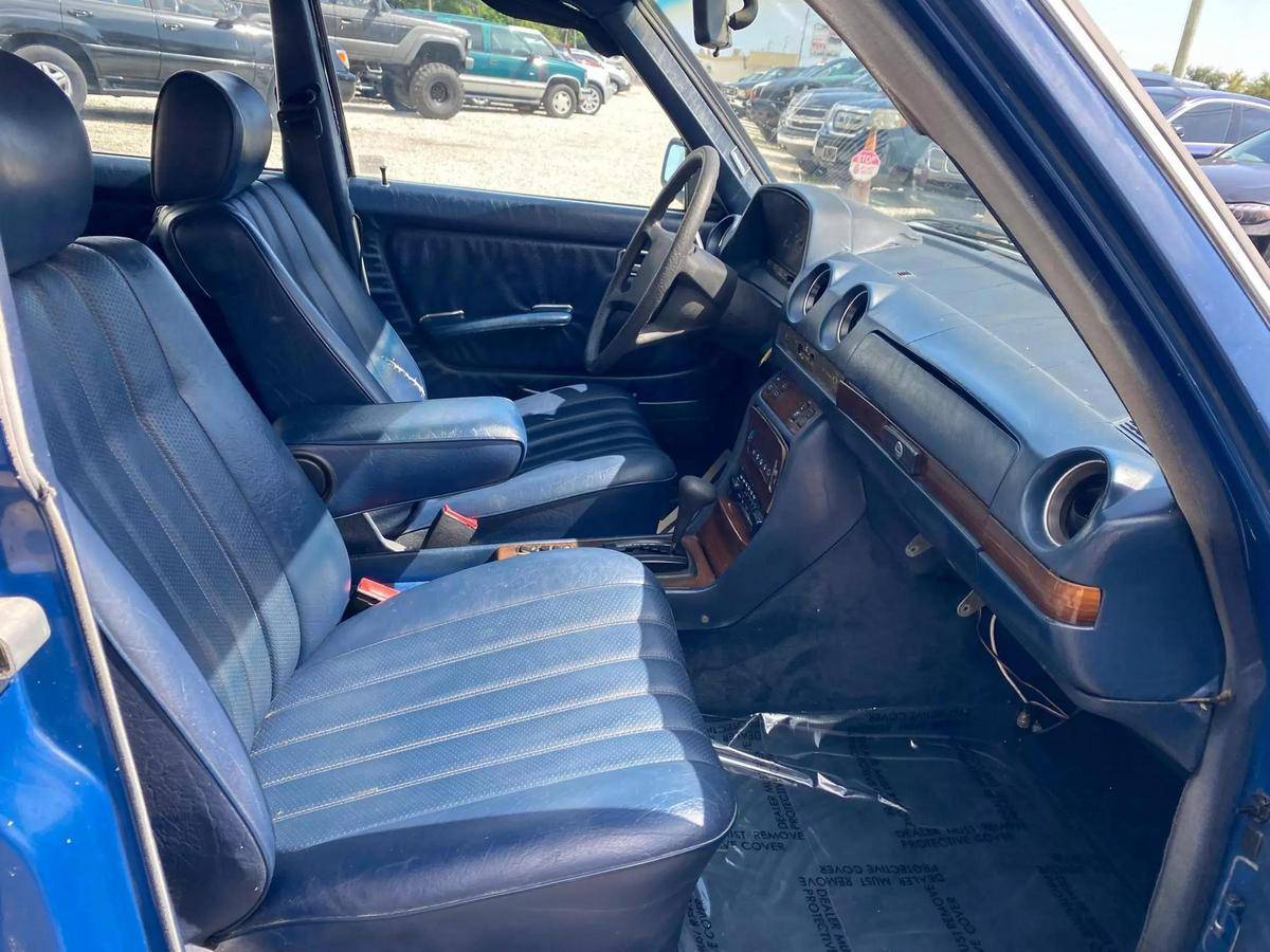 Mercedes-benz-benz-300-diesel-1983-blue-8