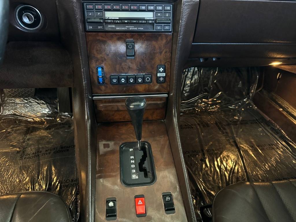 Mercedes-benz-benz-560-class-1987-yellow-10