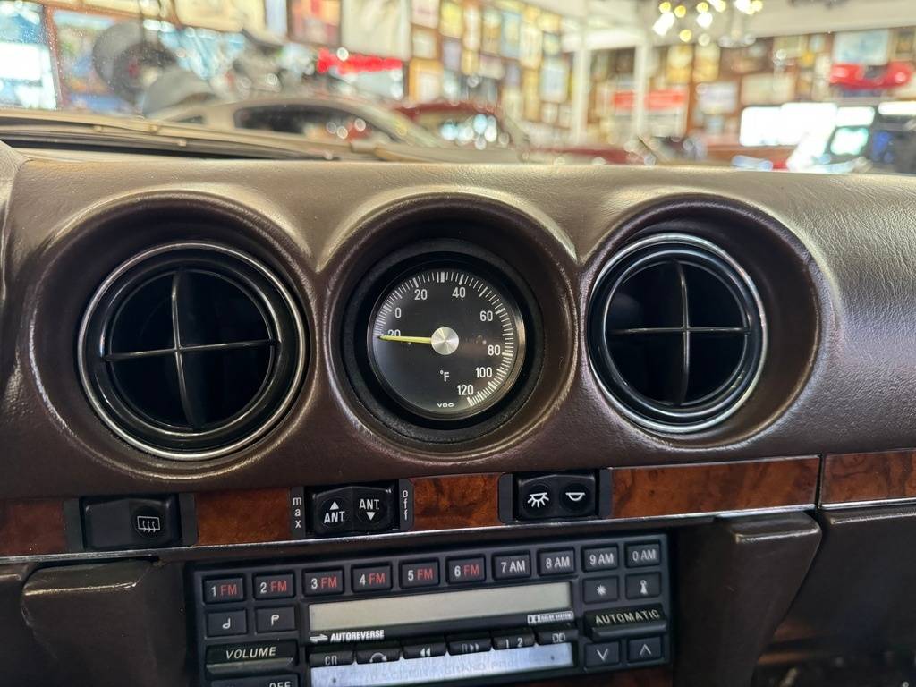 Mercedes-benz-benz-560-class-1987-yellow-11