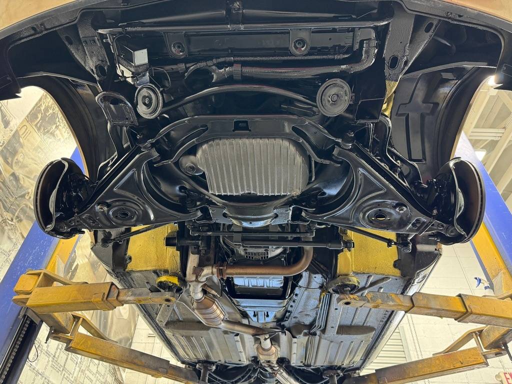 Mercedes-benz-benz-560-class-1987-yellow-13