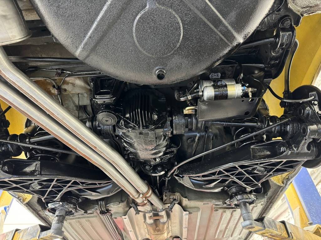 Mercedes-benz-benz-560-class-1987-yellow-17
