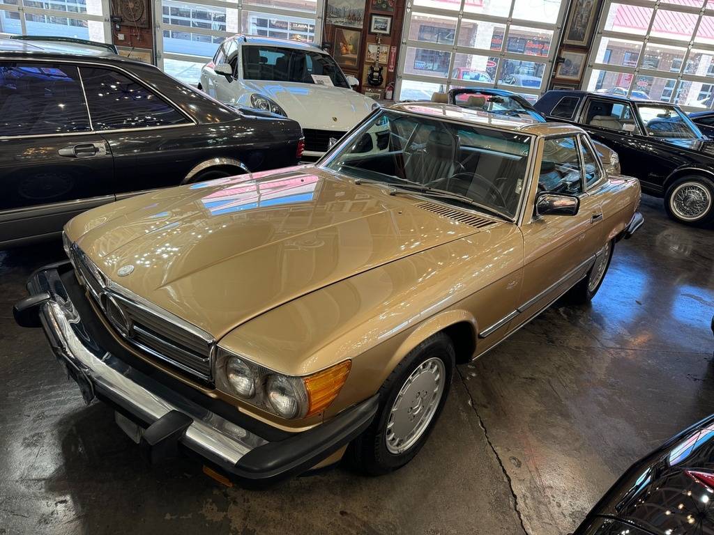 Mercedes-benz-benz-560-class-1987-yellow-2