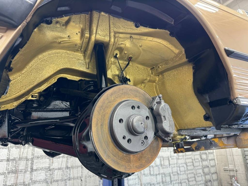 Mercedes-benz-benz-560-class-1987-yellow-21