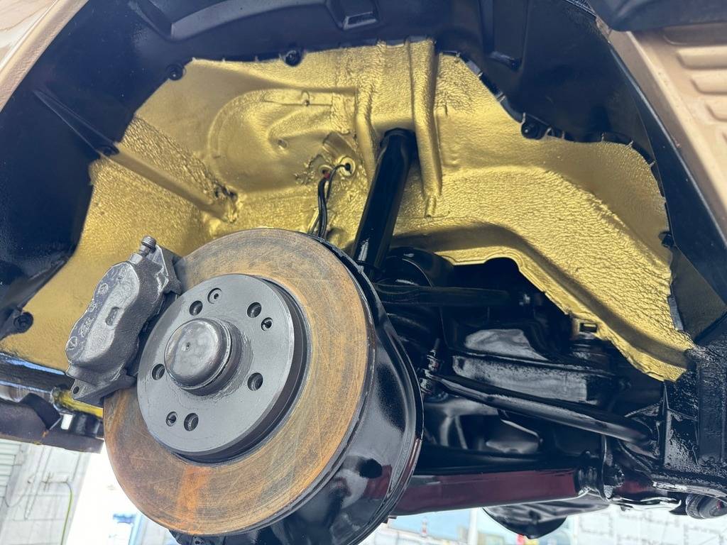 Mercedes-benz-benz-560-class-1987-yellow-22