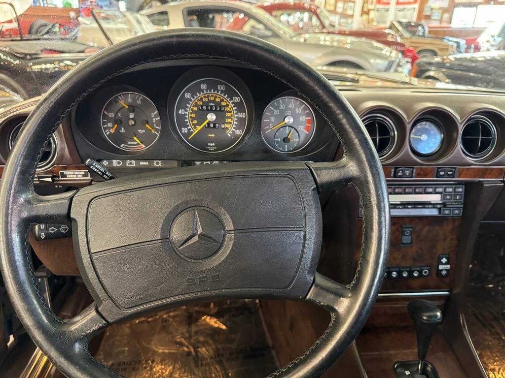 Mercedes-benz-benz-560-class-1987-yellow-8