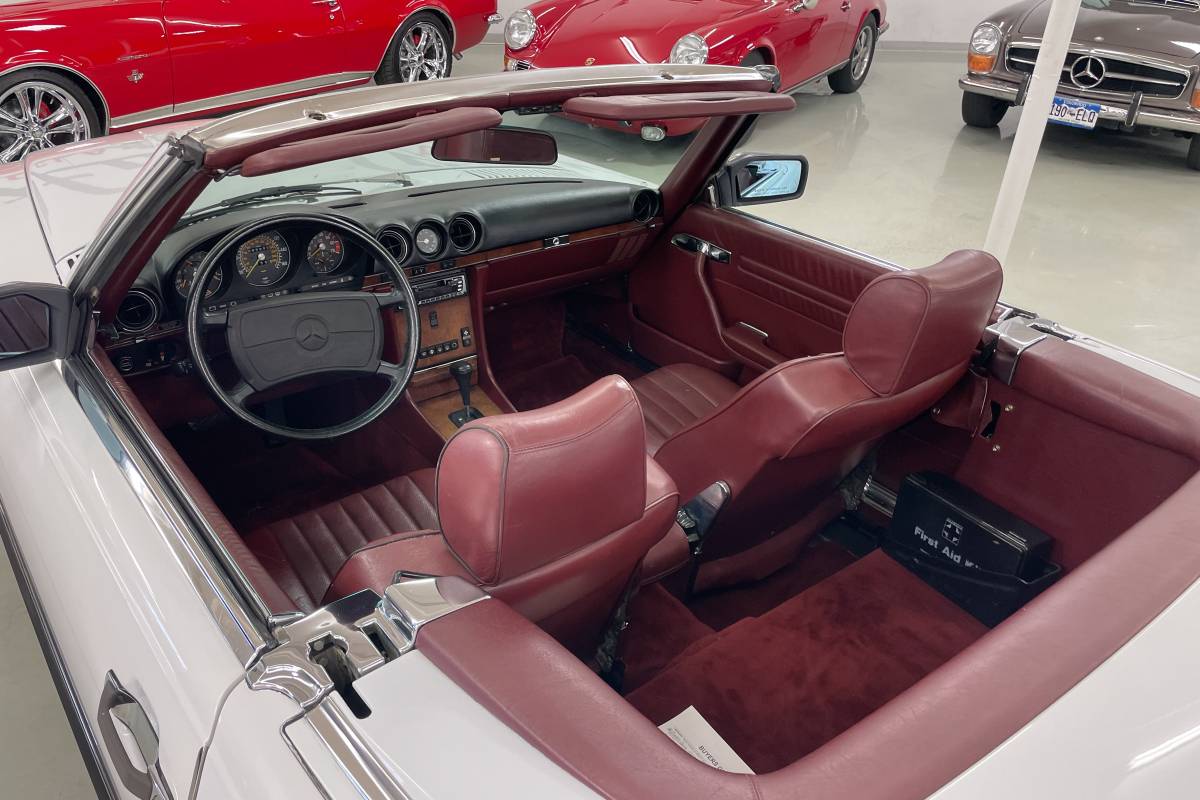 Mercedes-benz-benz-560sl-1986-white-11