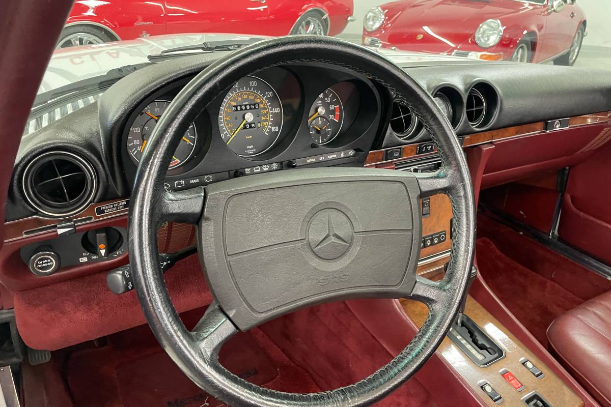 Mercedes-benz-benz-560sl-1986-white-14