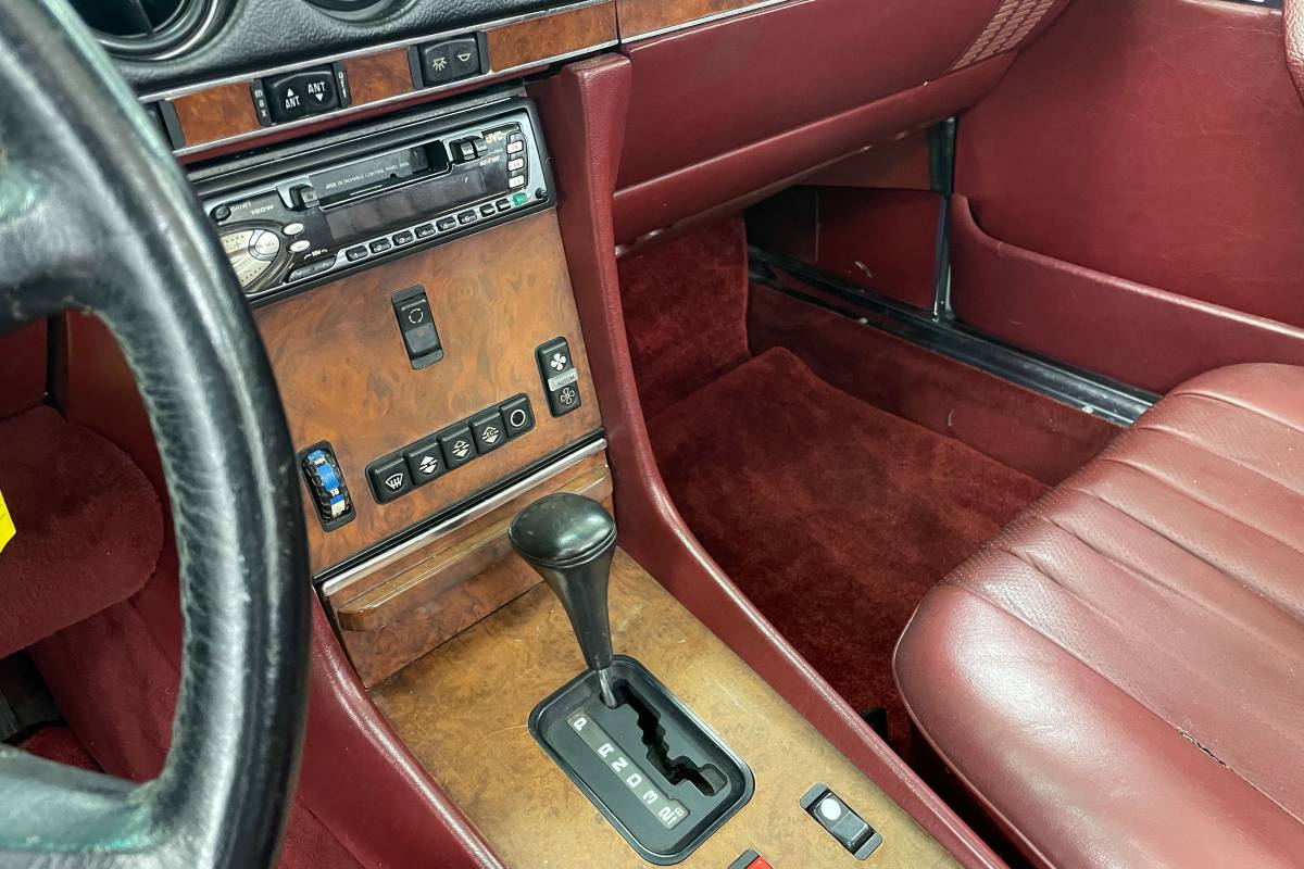 Mercedes-benz-benz-560sl-1986-white-15