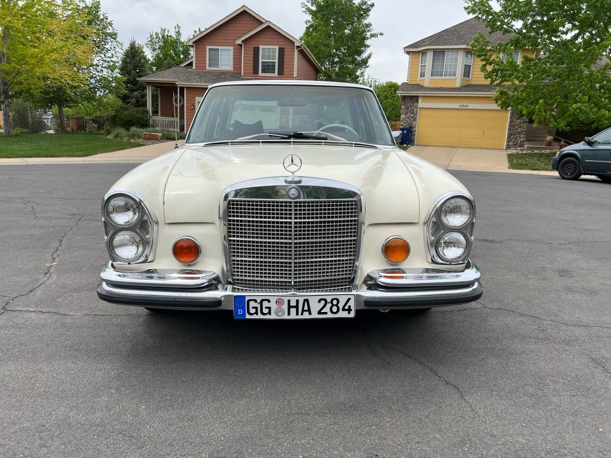 Mercedes-benz-benz-e-class-1971-white-1