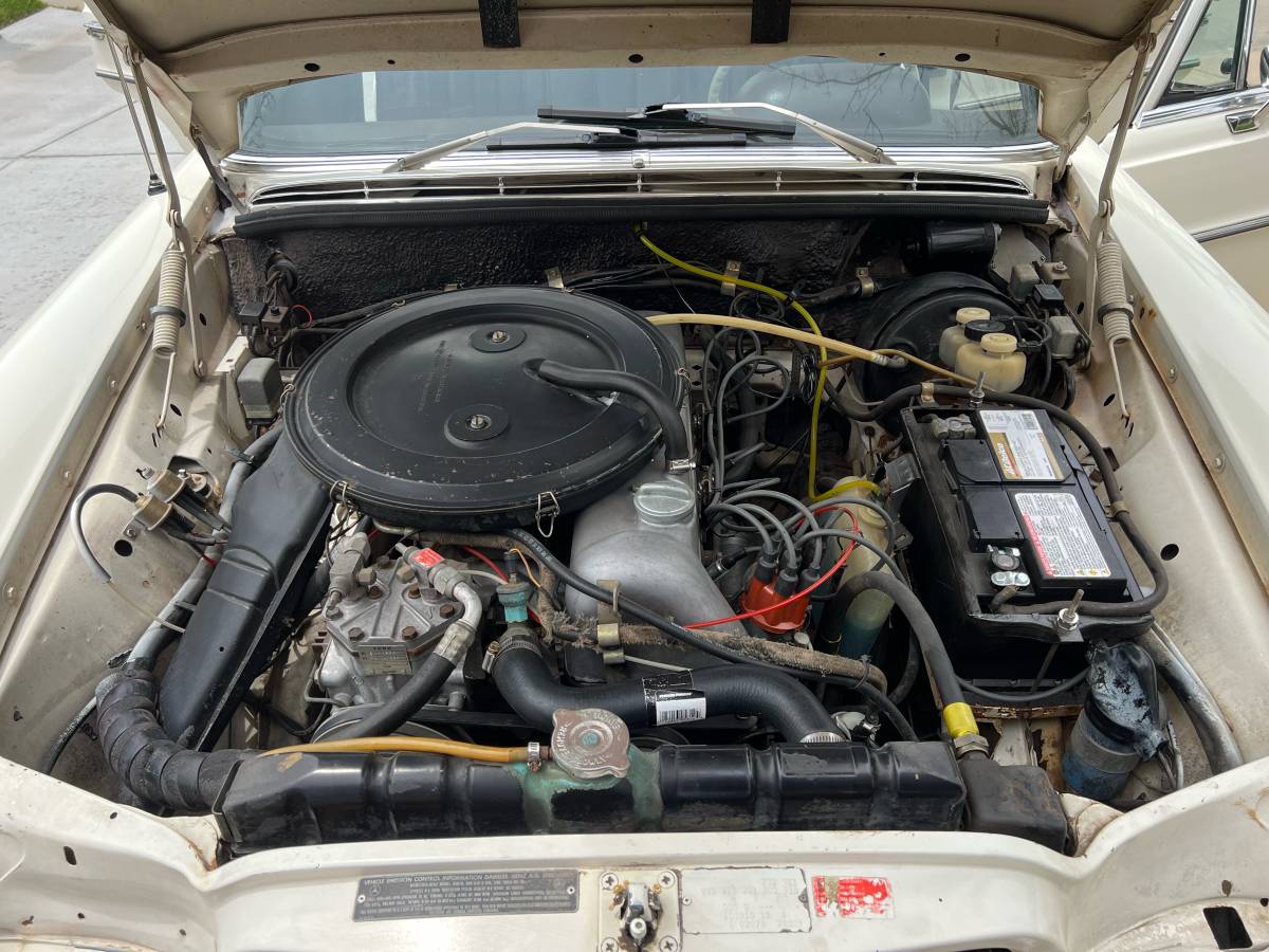 Mercedes-benz-benz-e-class-1971-white-10