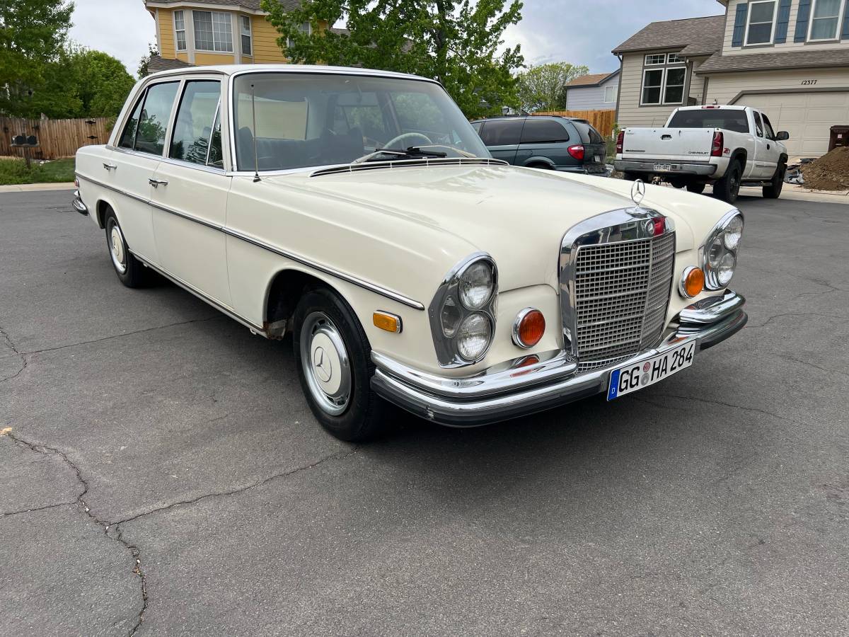 Mercedes-benz-benz-e-class-1971-white-2