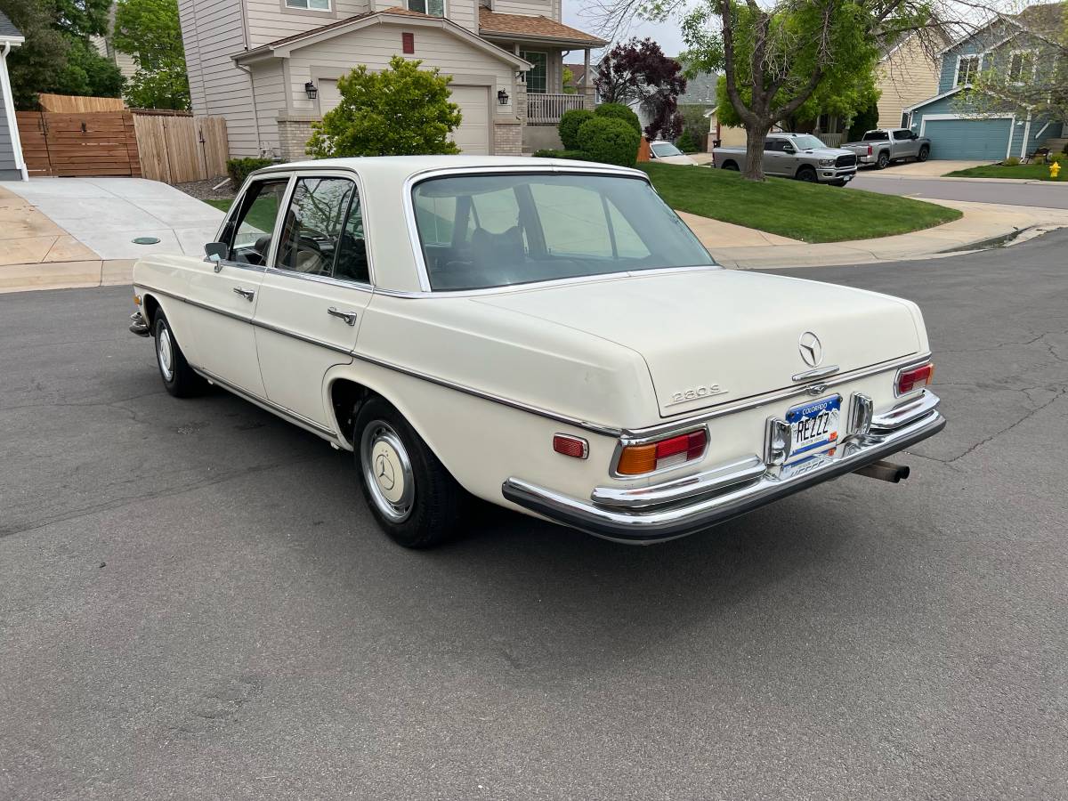 Mercedes-benz-benz-e-class-1971-white-5