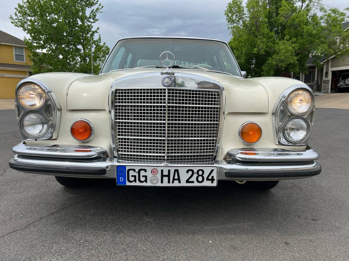 Mercedes-benz-benz-e-class-1971-white-6