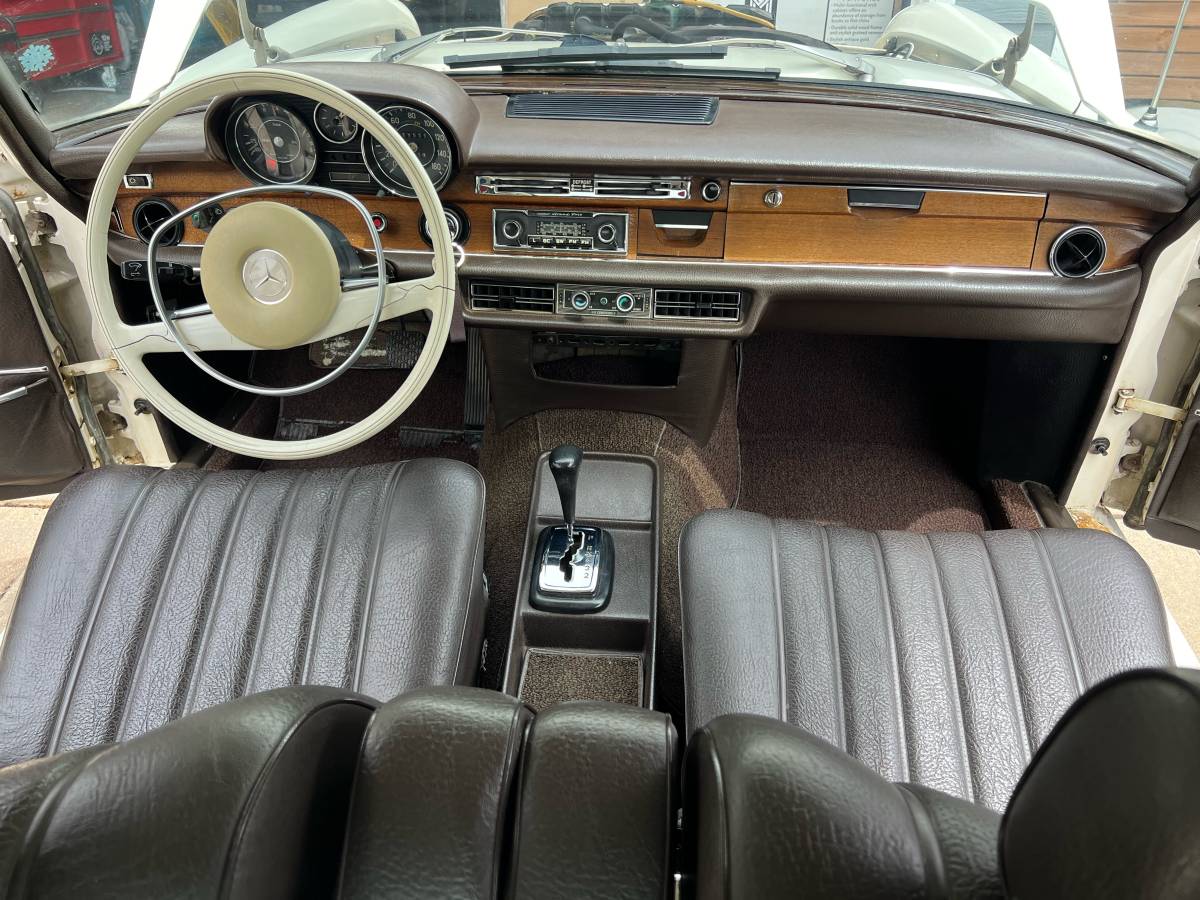 Mercedes-benz-benz-e-class-1971-white-7