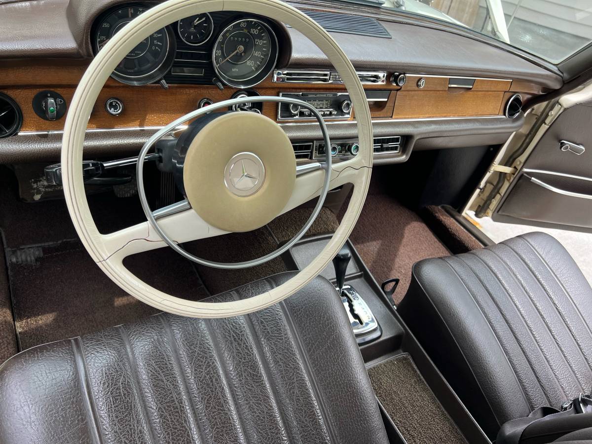 Mercedes-benz-benz-e-class-1971-white-8