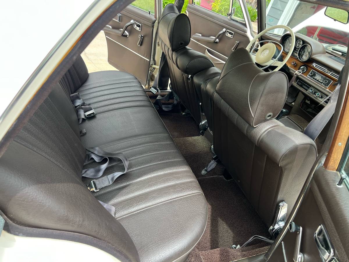 Mercedes-benz-benz-e-class-1971-white-9