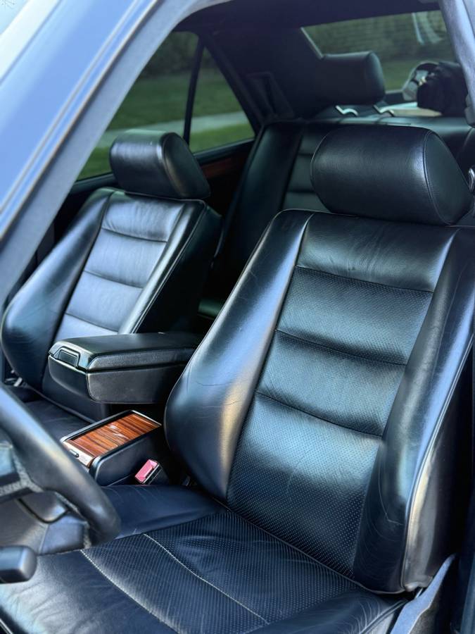 Mercedes-benz-benz-e-class-1993-black-1
