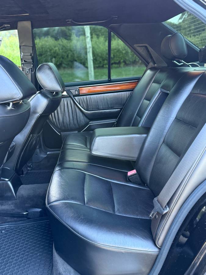 Mercedes-benz-benz-e-class-1993-black-10