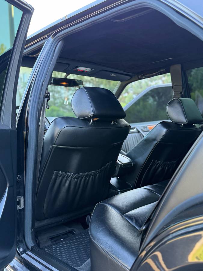 Mercedes-benz-benz-e-class-1993-black-11