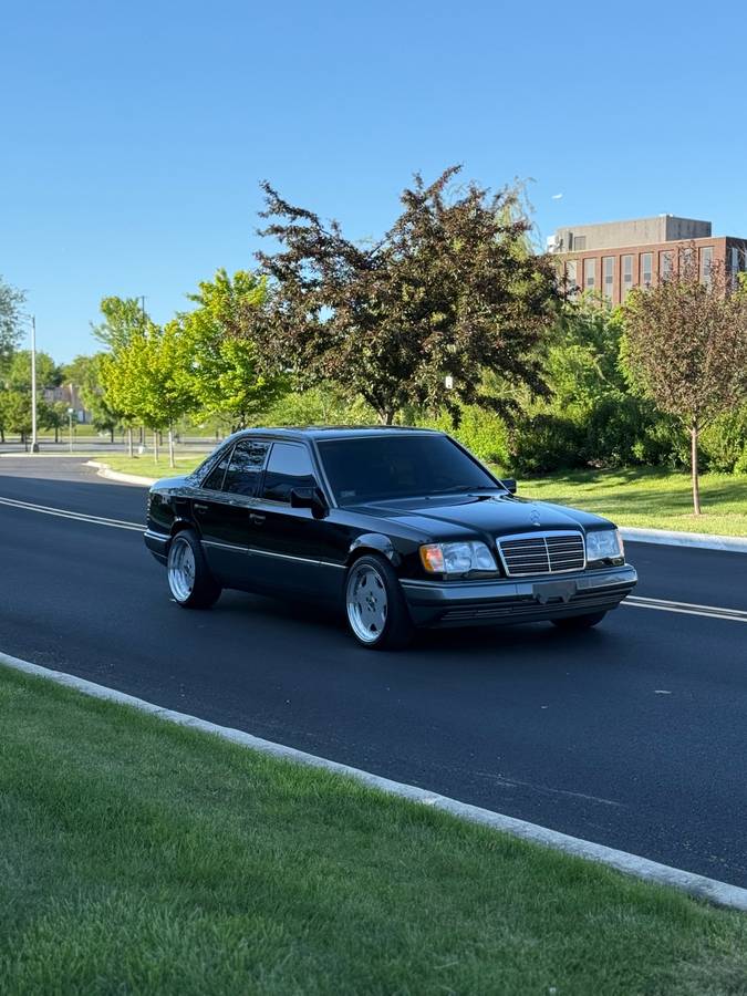 Mercedes-benz-benz-e-class-1993-black-15