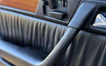 Mercedes-benz-benz-e-class-1993-black-17
