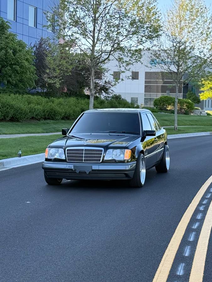 Mercedes-benz-benz-e-class-1993-black-18