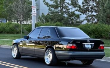 Mercedes-benz-benz-e-class-1993-black-19