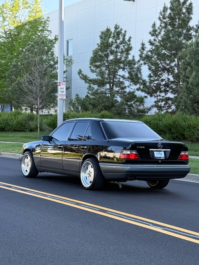 Mercedes-benz-benz-e-class-1993-black-19