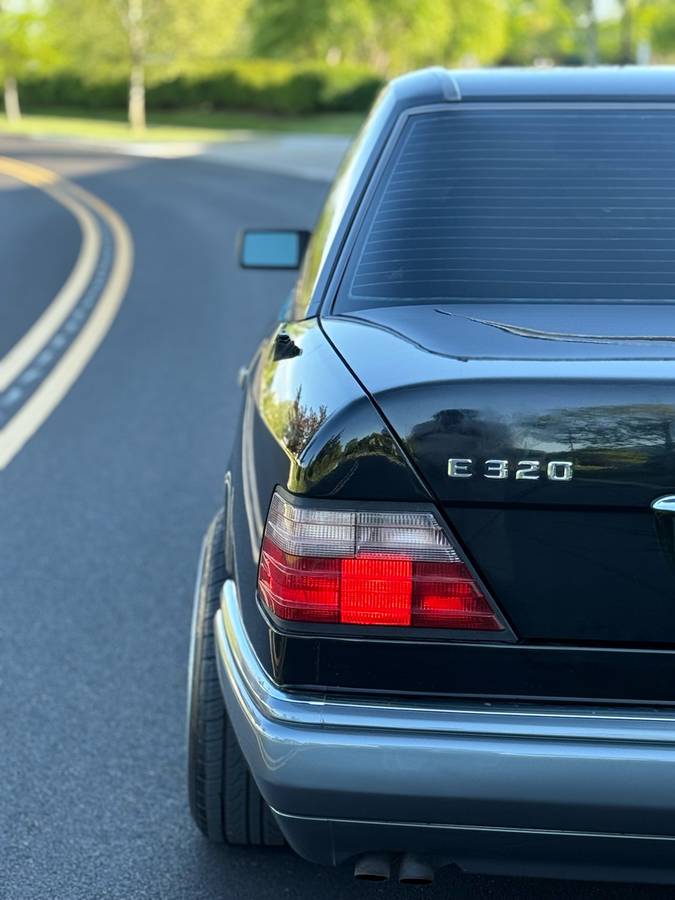Mercedes-benz-benz-e-class-1993-black-20