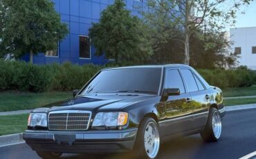 Mercedes-benz-benz-e-class-1993-black-3