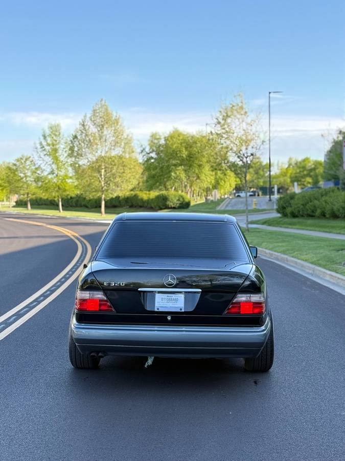 Mercedes-benz-benz-e-class-1993-black-5