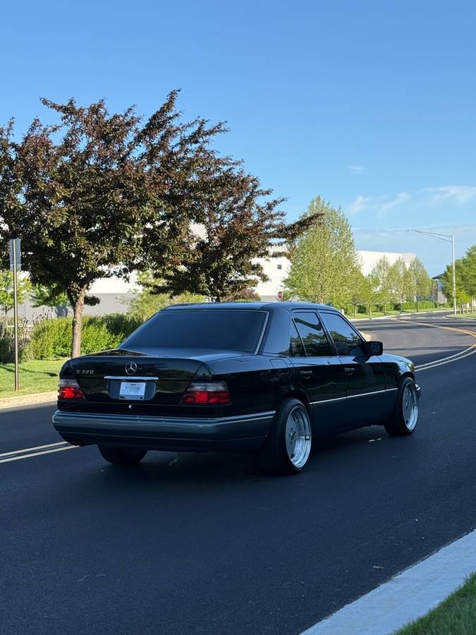 Mercedes-benz-benz-e-class-1993-black-6