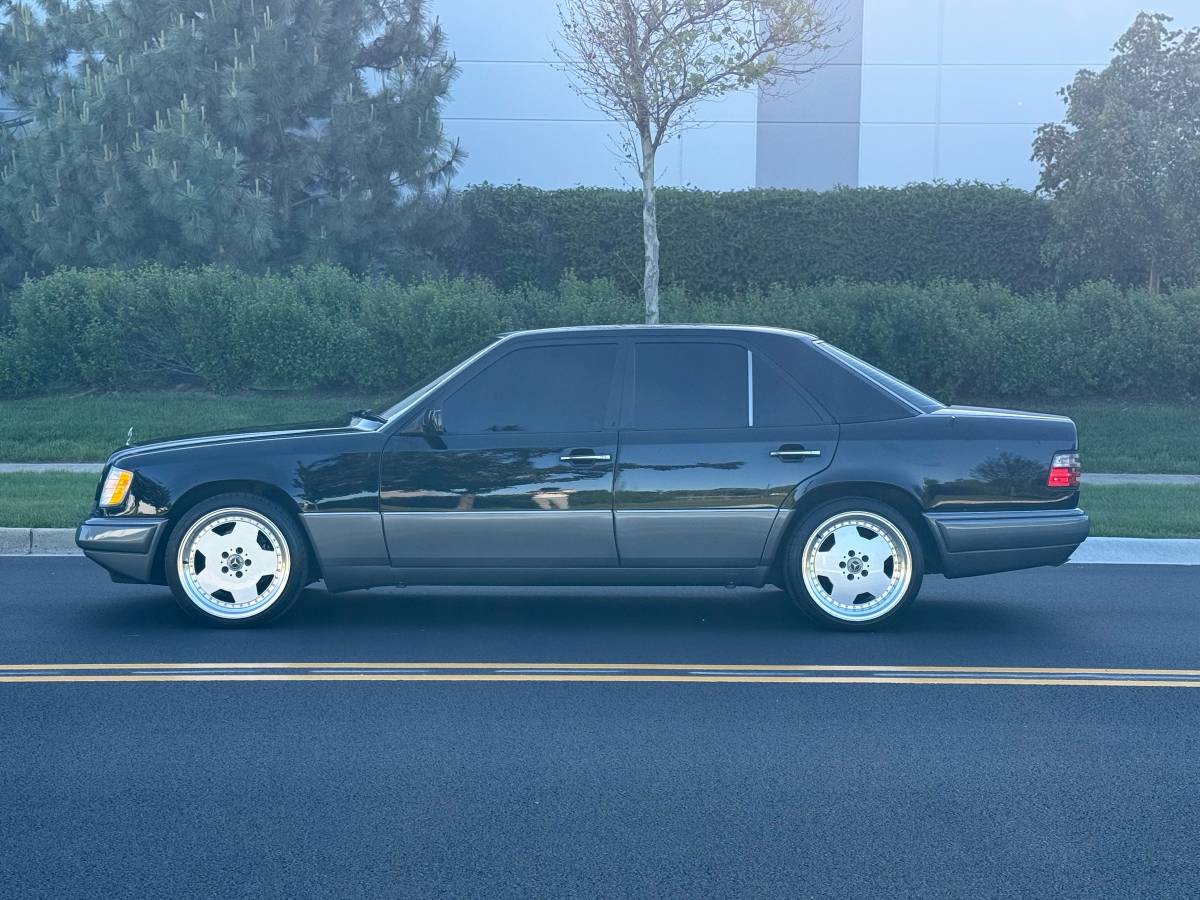 Mercedes-benz-benz-e-class-1993-black