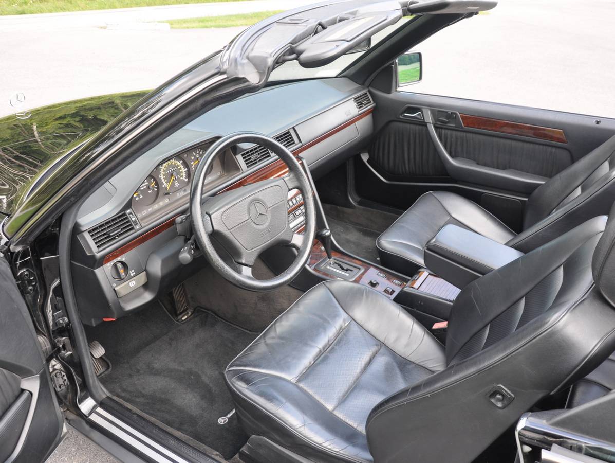 Mercedes-benz-benz-e320a-1995-black-11
