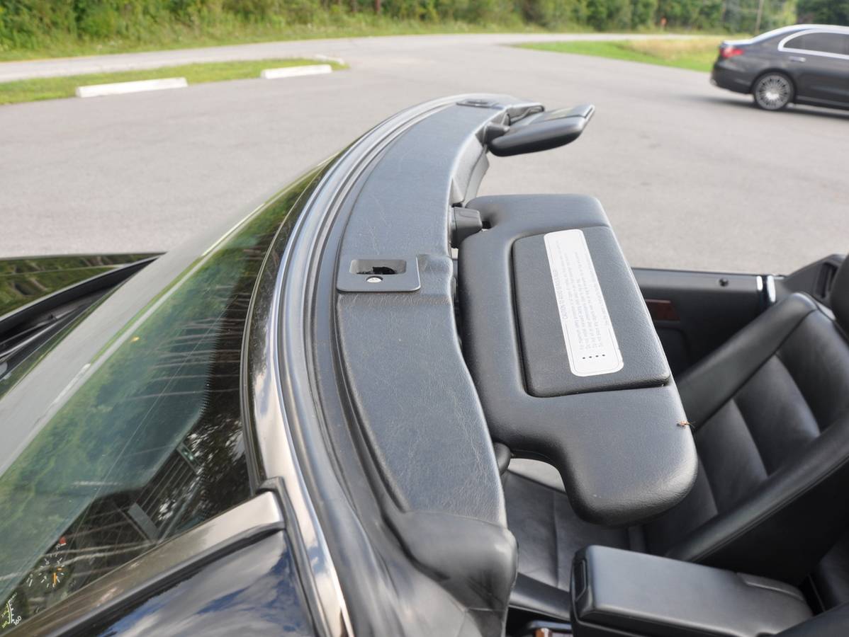 Mercedes-benz-benz-e320a-1995-black-12
