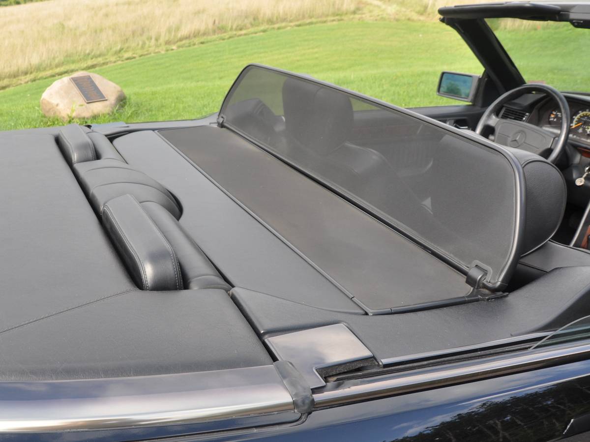 Mercedes-benz-benz-e320a-1995-black-15