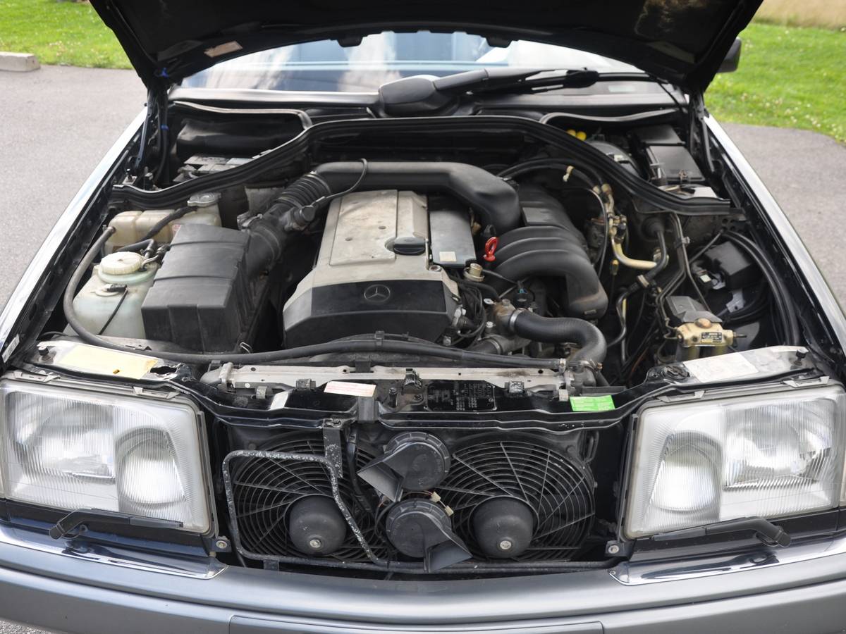 Mercedes-benz-benz-e320a-1995-black-17